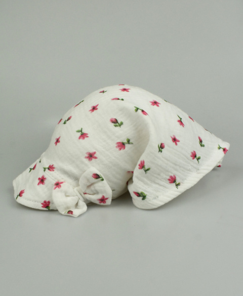 Dziewczęca chustka na głowe z miekkim daszkiem w kwiaty - MODA SANOK