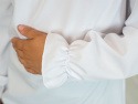 Elegancka biała bluzeczka z długim rękawem  MADŻI - MODA SANOK