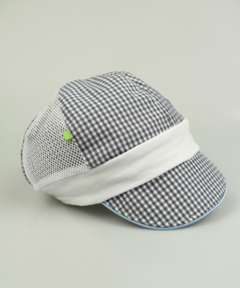 Miękka czapeczka w szaro - białą kratkę i pieskiem PAN PAN - MODA SANOK