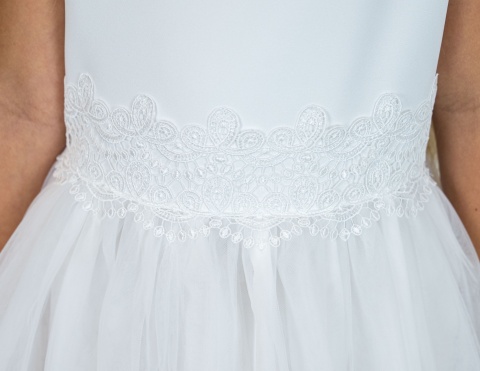 Sukienka ecru z koronkowym rękawkiem paseczkiem EWA LINE - MODA SANOK