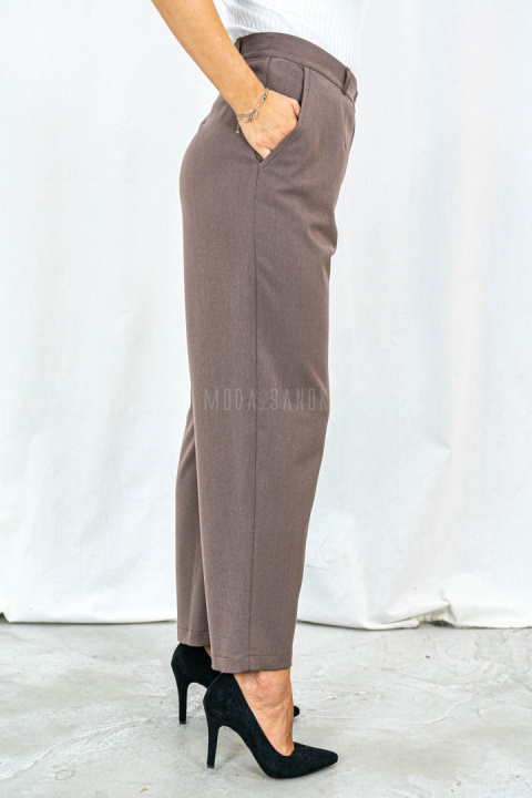 Eleganckie wygodne damskie spodnie CORALLINE w kolorze brązowym - MODA SANOK