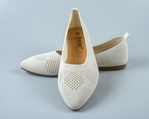 Baleriny w kolorze białym damskie ażurowe na płaskiej podeszwie i migdałowym noskiem SEASTAR -MODA SANOK