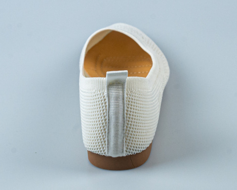 Baleriny w kolorze białym damskie ażurowe na płaskiej podeszwie i migdałowym noskiem SEASTAR -MODA SANOK