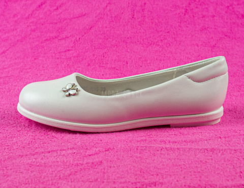 Białe balerinki na płaskim obcasie z motylkiem-MODA SANOK