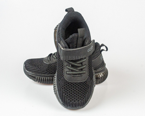 Buty sportowe dziewczęce czarne lekkie zapinane na rzep - MODA SANOK