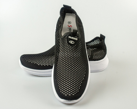 Buty sportowe wsuwane letnie siatkowe tenisówki w kolorze czarnym SEASTAR - MODA SANOK