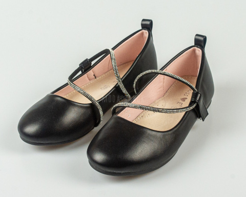 Czarne baleriny dziecięce z paskiem z cyrkoniami na płaskiej podeszwie -MODA SANOK