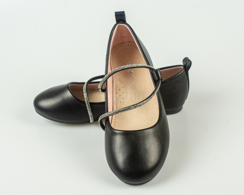 Czarne baleriny dziecięce z paskiem z cyrkoniami na płaskiej podeszwie -MODA SANOK