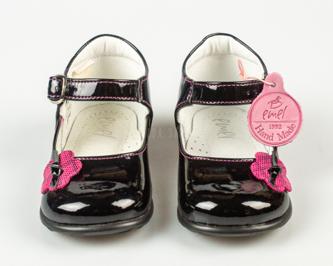 Czarne dziewczęce skórzane balerinki lakierki z ozdobą z boku EMEL-MODA SANOK