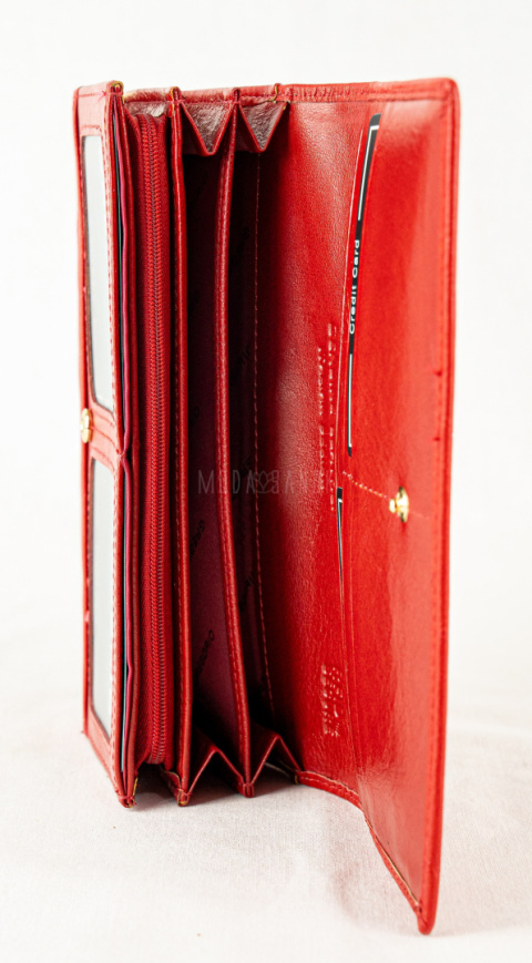 Duży damski skórzany portfel w kolorze czerwonym pojemny na karty - MODA SANOK