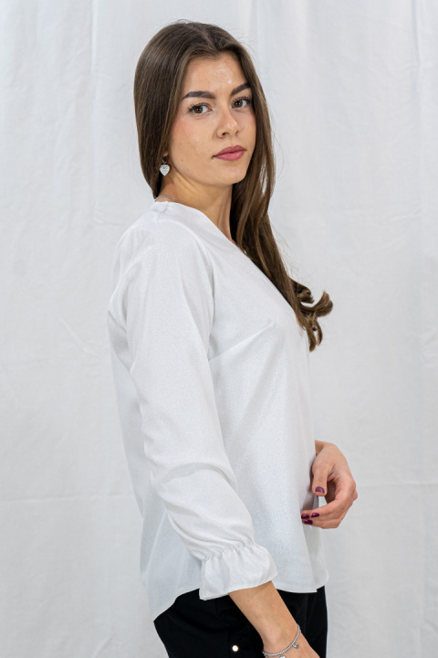 Elegancka biała bluzka z ozdobną różą i rękawami na gumeczce - MODA SANOK