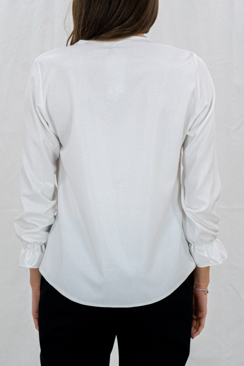 Elegancka biała bluzka z ozdobną różą i rękawami na gumeczce - MODA SANOK