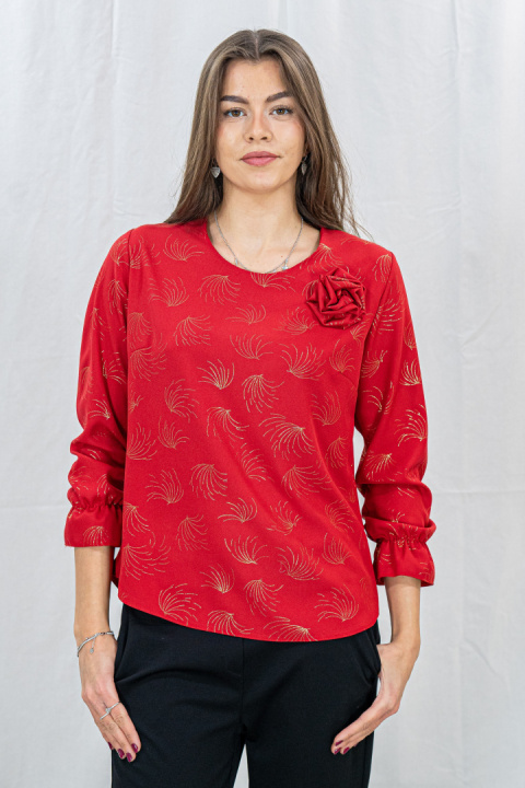 Elegancka czerwona bluzka w złote wzory  z długim rękawem i różą przy dekolcie - MODA SANOK