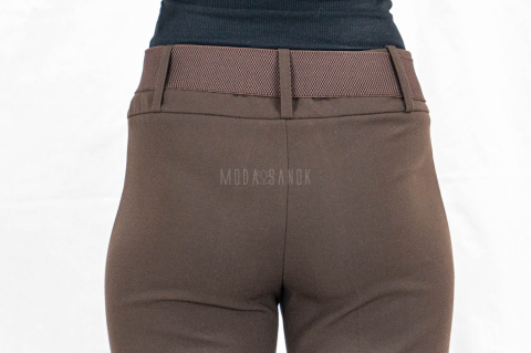 Eleganckie damskie spodnie w kolorze ciemnego brązu z prostą nogawką i z gumowym paskiem  - MODA SANOK