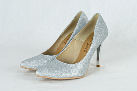 Klasyczne błyszczące brokatowe szpilki w kolorze srebrnym na wysokim obcasie FOR-BUT - Moda Sanok