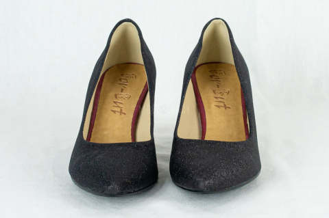 Klasyczne czarne czółenka szpilki na niskim obcasie z brokatowym połyskiem FOR-BUT-MODA SANOK