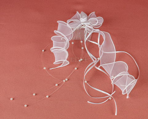 Komplet komunijny wianek-opaska plus grzebyk, biały z delikatnych kwiatuszków ozdobionych kryształkami - MODA SANOK