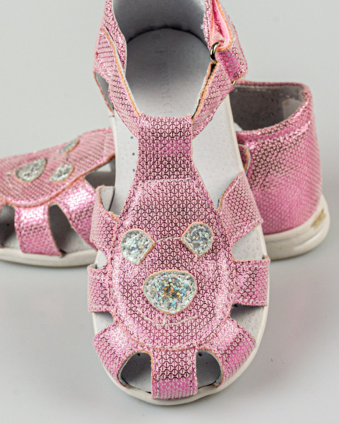 Sandałki dziewczęce różowe zabudowane przody KORNECKI-MODA SANOK