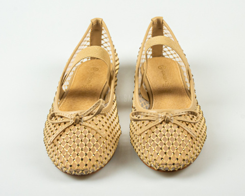 Siateczkowe balerinki damskie w kolorze beżowym z gumką i cyrkoniami GOODIN - MODA SANOK