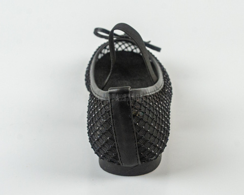 Siateczkowe balerinki damskie w kolorze czarnym z gumką i cyrkoniami GOODIN - MODA SANOK