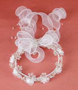 Wianek komunijny biały na koczek z szyfonową kokardą i kryształkami-MODA SANOK