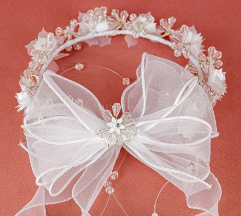 Wianek komunijny biały na koczek z szyfonową kokardą i kryształkami-MODA SANOK