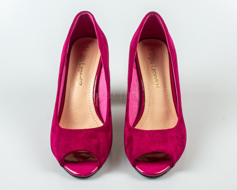 Zamszowe eleganckie fuksjowe półbuty damskie z odkrytym palcem , na ozdobnym słupkowym obcasie Sergio Leone - MODA SANOK