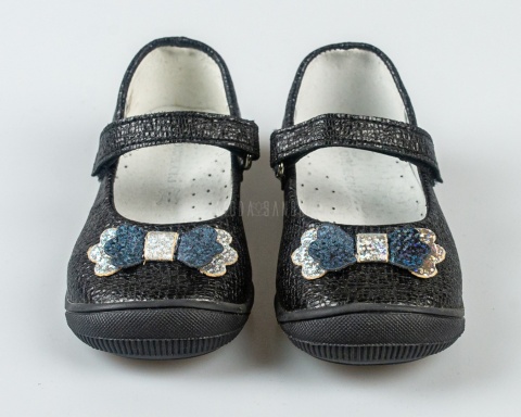 Balerinki dziewczęce czarne z kokardką pokryte połyskującym brokatem KORNECKI - MODA SANOK