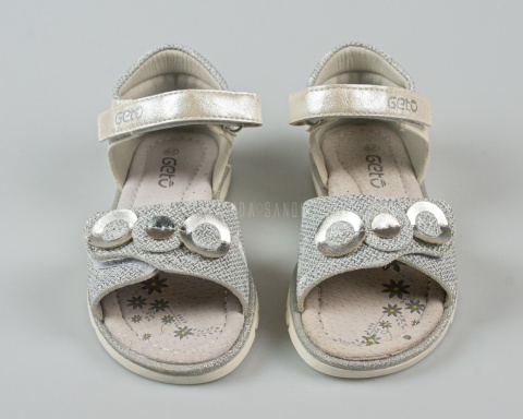 Srebrne sandały dziewczęce z zabudowaną piętą GELTEO - MODA SANOK