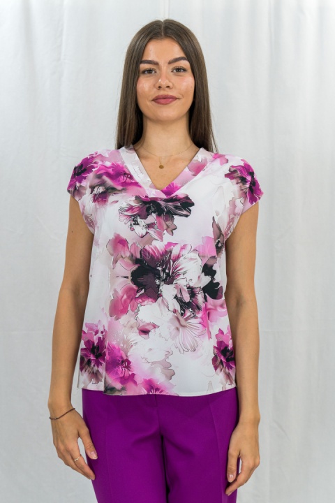 Bluzka damska w kolorze kremowym w kolorowe kwiaty z dekoltem w literkę V i krótkim rękawem MADEX - MODA SANOK