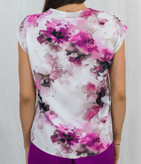 Bluzka damska w kolorze kremowym w kolorowe kwiaty z dekoltem w literkę V i krótkim rękawem MADEX - MODA SANOK