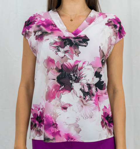 Bluzka damska w kolorze kremowym w kolorowe kwiaty z dekoltem w literkę V i krótkim rękawem MADEX - MODA SANOK