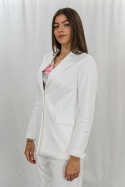 Elegancka klasyczna damska marynarka w kolorze białym zapinana na dwa guziki MTM - MODA SANOK