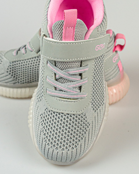 Dziewczęce sportowe buty w kolorze szarym z różowymi dodatkami zapinane na rzep - MODA SANOK