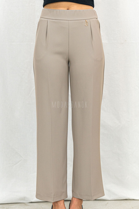 Eleganckie ciemno beżowe spodnie damskie BARTON proste lejące w kant z gumą w pasie - MODA SANOK