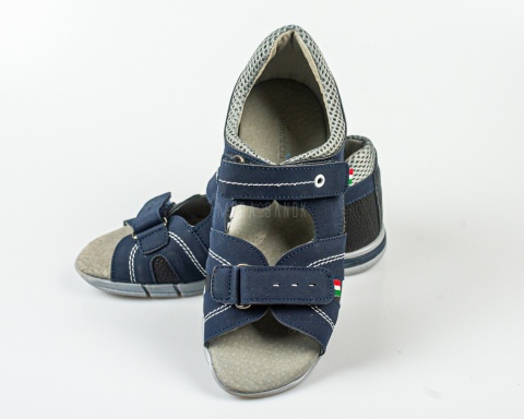 Granatowe chłopięce sandały zapinane na rzepy z zabudowaną piętą KORNECKI - MODA SANOK