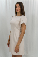Jasno beżowa sukienka z wycięciem i kokardką na plecach, ozdobny rękaw, mini, okrągły dekolt KATNISS - MODA SANOK