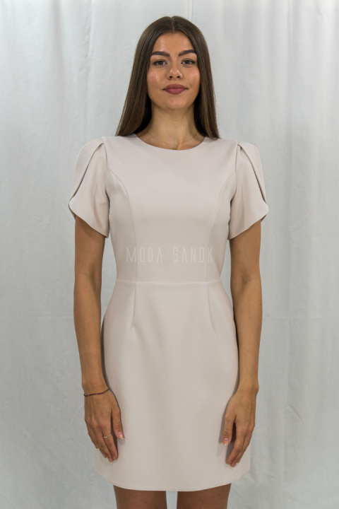 Jasno beżowa sukienka z wycięciem i kokardką na plecach, ozdobny rękaw, mini, okrągły dekolt KATNISS - MODA SANOK
