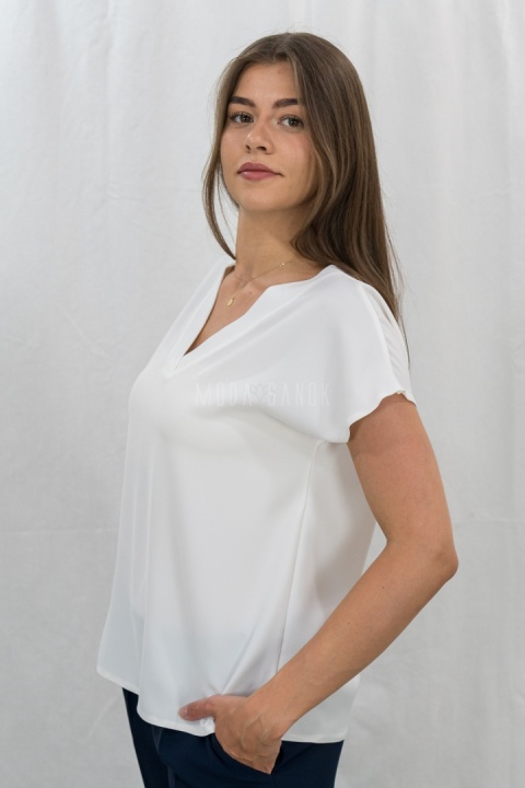 Jednokolorowa biała klasyczna, elegancka bluzka damska z krótkim rękawem oraz dekoltem w serek MADEX - MODA SANOK