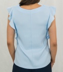 Jednokolorowa elegancka bluzka damska w kolorze błękitu z motylkowym rękawem i dekoltem w serek PUR-PURA - MODA SANOK