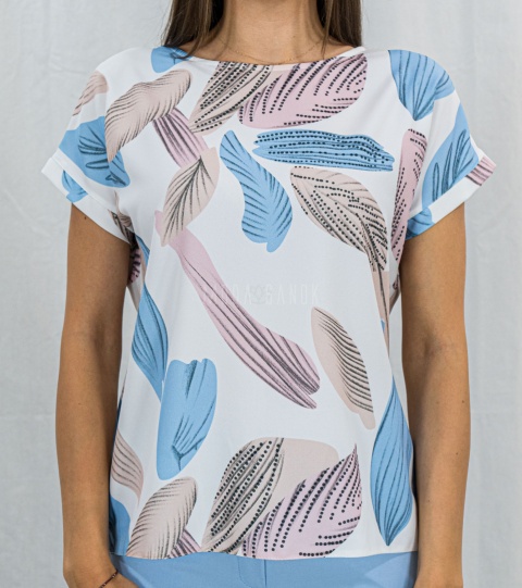 Kremowa elegancka bluzka damska we wzory z krótkim rękawem i wycięciem na plecach ARIGO - MODA SANOK