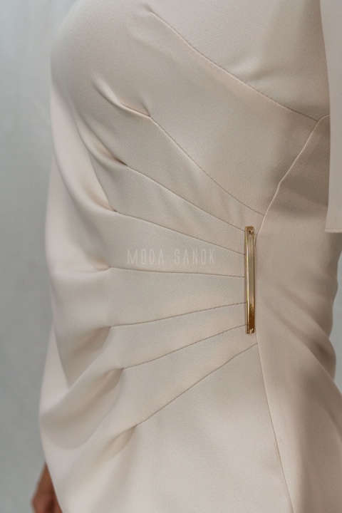 Elegancka kobieca  sukienka z krótkim rękawem w kolorze jasnego beżu TRYNITE - MODA SANOK