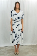 Wizytowa sukienka koktajlowa midi biała w granatowe koła MADAME - MODA SANOK
