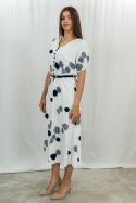 Wizytowa sukienka koktajlowa midi biała w granatowe koła MADAME - MODA SANOK