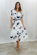 Wizytowa sukienka koktajlowa midi biała w granatowe koła MADAME - MODA SANOK