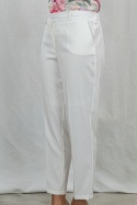 Eleganckie klasyczne zwężane spodnie damskie MTM w kolorze białym z gumką w pasie - MODA SANOK