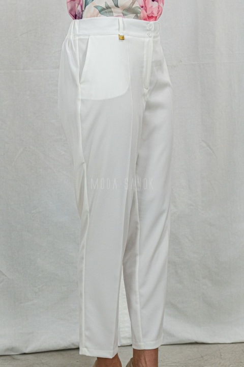 Eleganckie klasyczne zwężane spodnie damskie MTM w kolorze białym z gumką w pasie - MODA SANOK