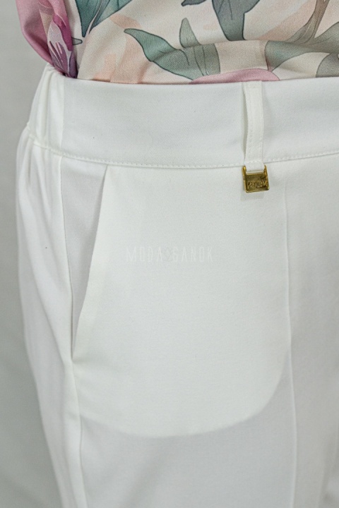 Eleganckie klasyczne zwężane spodnie damskie MTM w kolorze białym z gumką w pasie - MODA SANOK