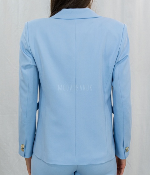 Elegancka damska marynarka żakiet w kolorze jasnego błękitu zapinana na dwa guziki MTM - MODA SANOK