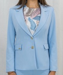 Elegancka damska marynarka żakiet w kolorze jasnego błękitu zapinana na dwa guziki MTM - MODA SANOK